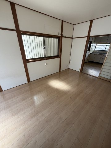池田広町貸家(北)の居間・リビング
