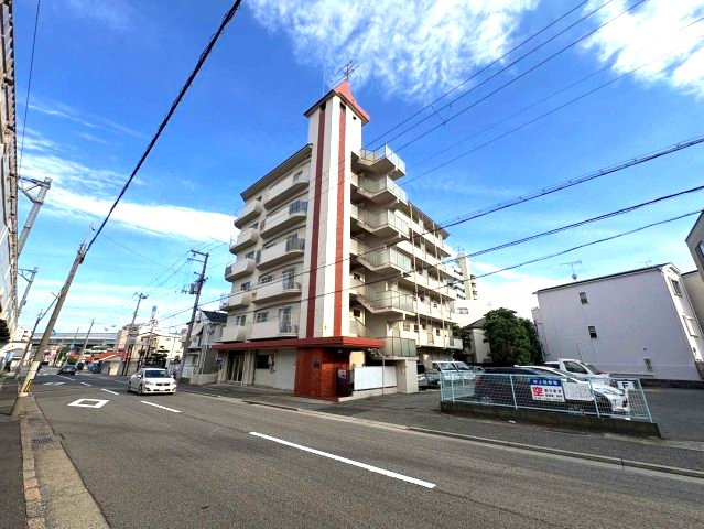 パインハイツ住吉の外観|通勤にも外出にもアクセス良好。家族でおでかけすることも増えそうですね。
