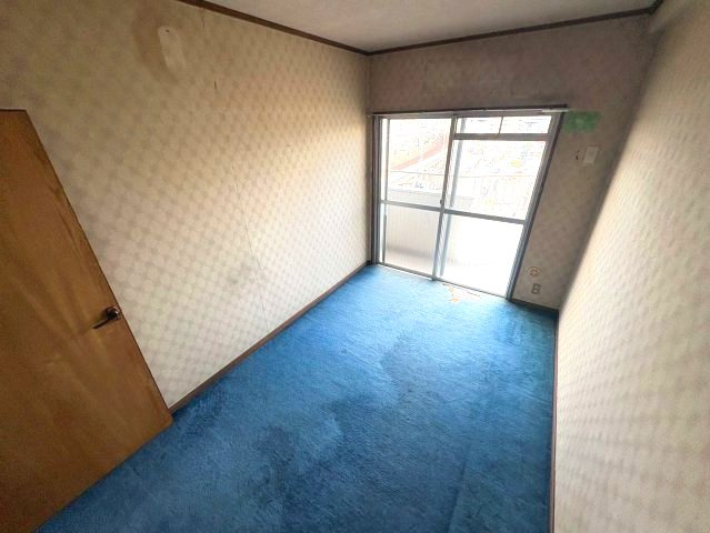 パインハイツ住吉の洋室|家族一人ひとりの大切なプライベート空間。趣味に合わせて使って頂けるようシンプルに仕上げてあります。