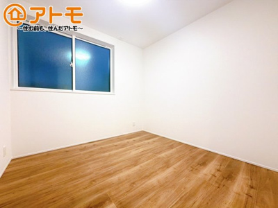 【子供部屋】 | 三島市藤代町Ⅲ　新築一戸建て　2号棟 | 収納豊富な洋室は使い勝手良好です！
