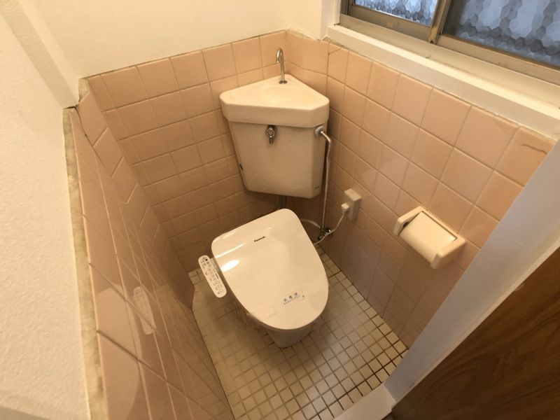 門真市上野口町戸建のトイレ