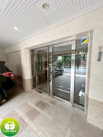 スカイコートパレス両国弐番館のエントランス