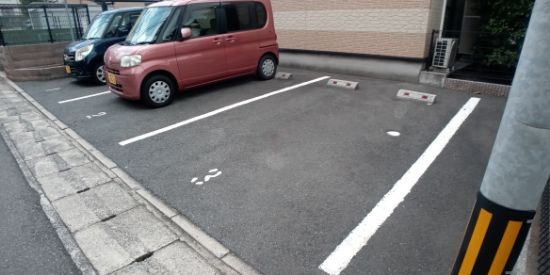 レオパレスあかねの駐車場