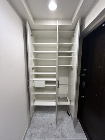 プレサンスロジェ本町の内装|プレサンスロジェ本町　シューズボックス