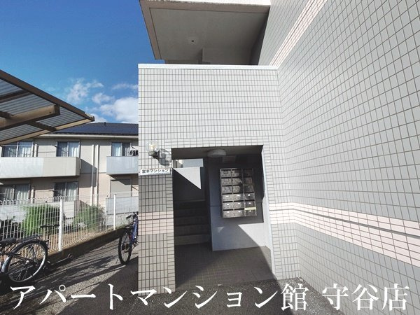 宮本マンションのエントランス
