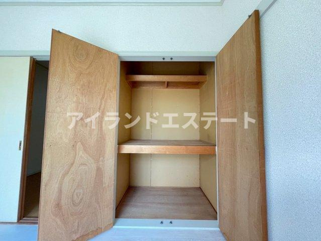 ハイムサモト　陽当たり良好　バストイレ別　温水洗浄便座の収納