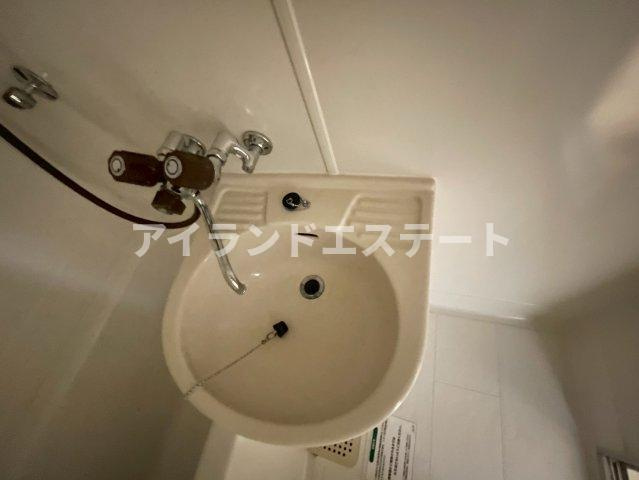 ハイムサモト　陽当たり良好　バストイレ別　温水洗浄便座の洗面所