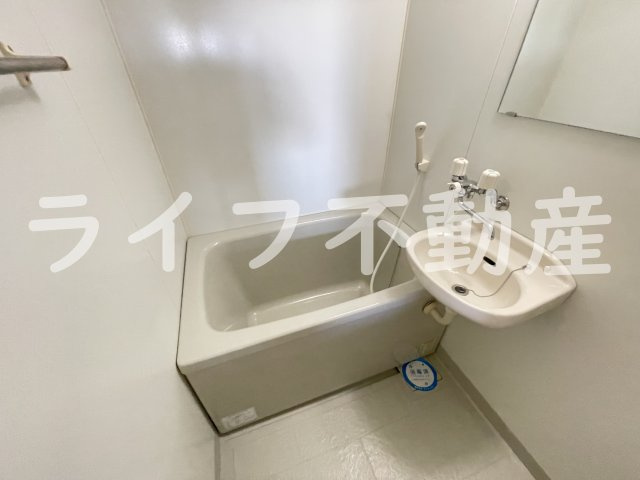 リュミエールイーストの浴室|落ち着いた空間のお風呂です