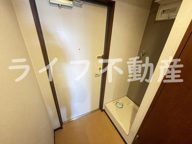 リュミエールイーストの玄関|明るい玄関です