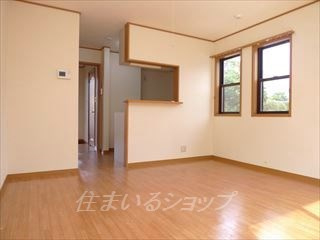 ファミリア　リサルセ弐番館の居間・リビング|人気の対面キッチン