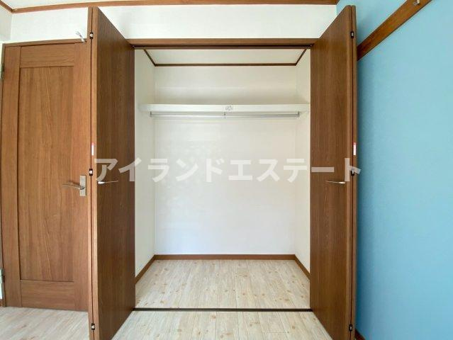パインヴィレッジ　駅近　1フロア2住戸　3方角住戸の収納