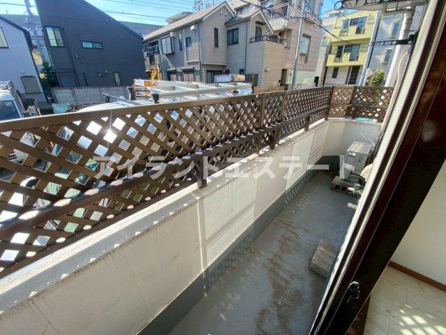 パインヴィレッジ　駅近　1フロア2住戸　3方角住戸のバルコニー