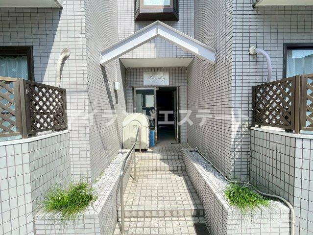 パインヴィレッジ　駅近　1フロア2住戸　3方角住戸のエントランス