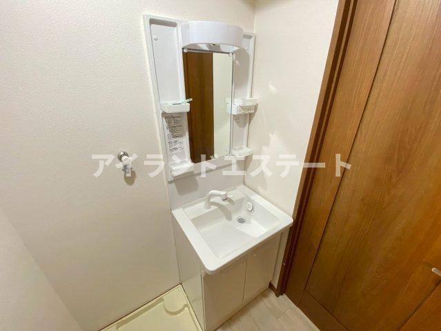 パインヴィレッジ　駅近　1フロア2住戸　3方角住戸の洗面所