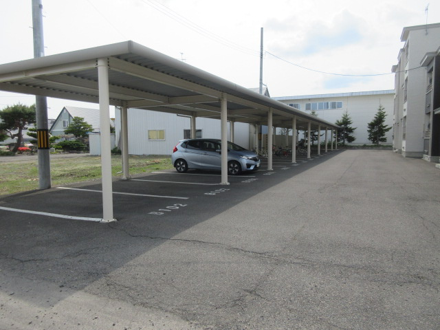 TOWN西１１北４Bの駐車場