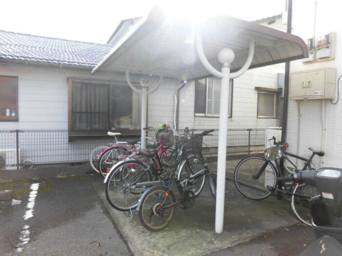 アゼリアコートのその他共用部分|駐輪場に自転車も停められます♪