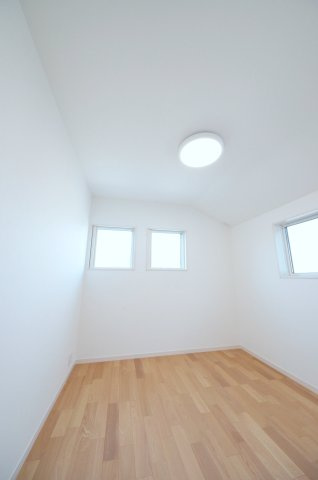 北大河町の洋室|全居室収納スペース有、お部屋が広く綺麗に使えます