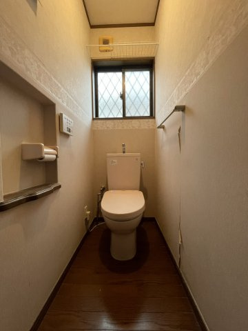 西の丘２丁目戸建て(ニシノオカ)のトイレ|１階トイレ　窓つき 
