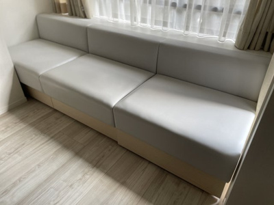 【設備】 | ブリス弥生 | LDK備え付けソファ　2カ所にあります