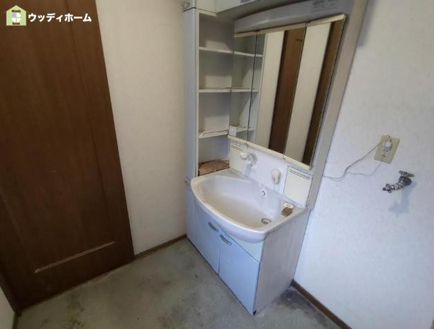 春日部市中央1丁目　中古一戸建ての独立洗面台