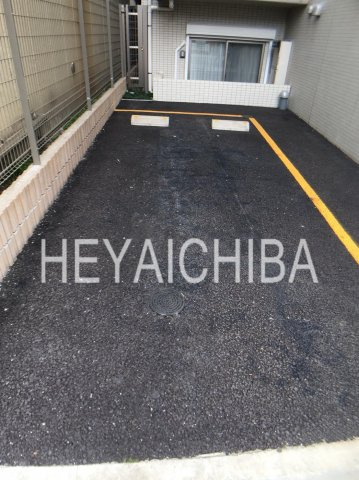 アイルイムーブル浅草の駐車場