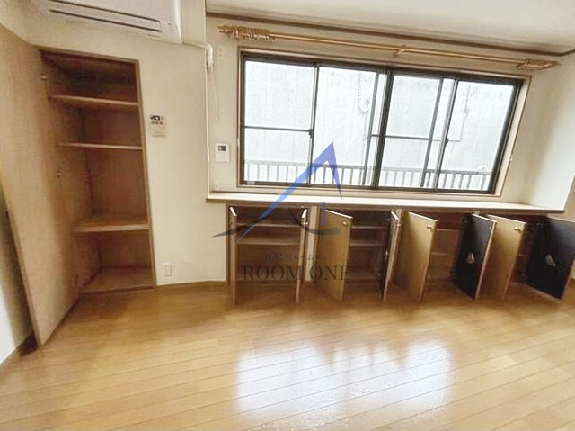 プチ・メゾン　アオトの居間・リビング|洋室のお部屋です。