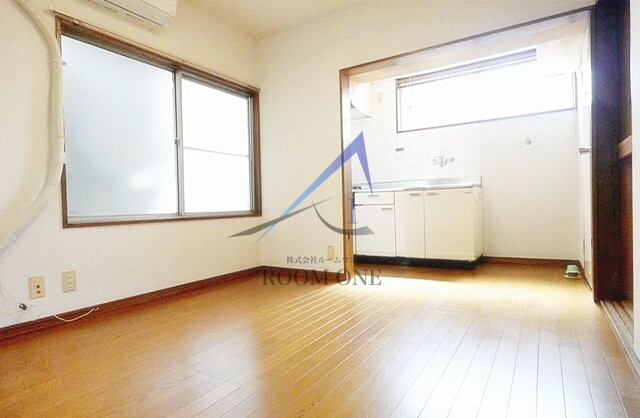 北新宿2丁目戸建の居間・リビング|洋室のお部屋です。