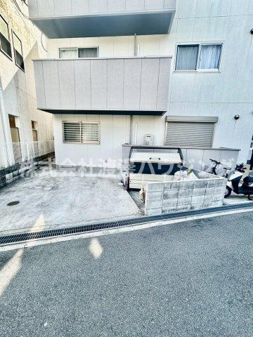 HERBE豊中曽根の駐車場