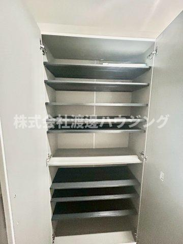 HERBE豊中曽根の収納|天井高シューズBOX