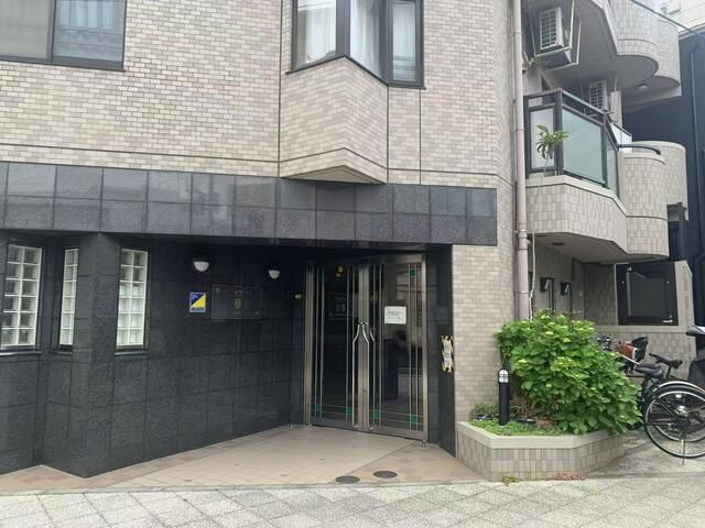 アークプラザ三春台のエントランス