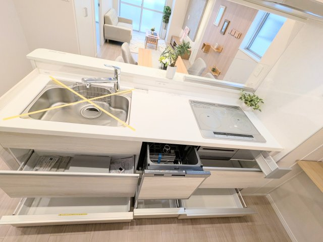 ジョイフル門前仲町第1のキッチン|～食器洗浄乾燥機付のキッチン写真～ 日々の洗い物の負担が軽減されます！