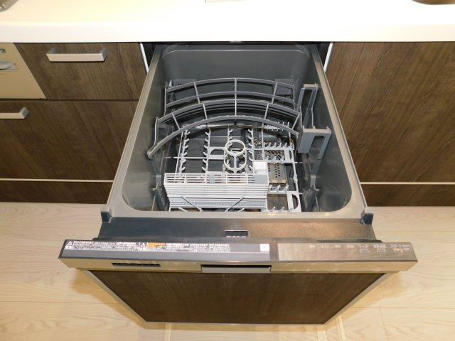 名古屋市中川区下之一色町字操出の新築一戸建のキッチン|◇食洗機◇　　家事の負担を軽減する便利な食洗機付き！