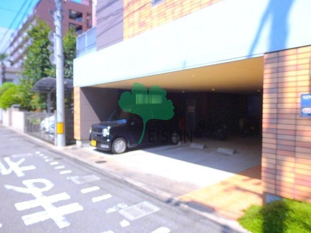 サンセリテ博多駅南の駐車場