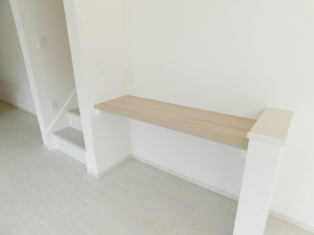 名古屋市中川区柳川町の新築一戸建のキッチン|◇スタディカウンター◇　　お子様の勉強やワークスペースなど多用途に利用できます♪