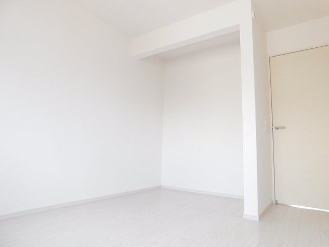名古屋市中川区柳川町の新築一戸建の洋室|◇洋室◇　　明るい洋室５．０帖　収納スペース完備！　