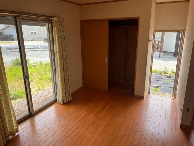 小郡市大保　中古戸建の洋室|落ち着いた色調の洋室です