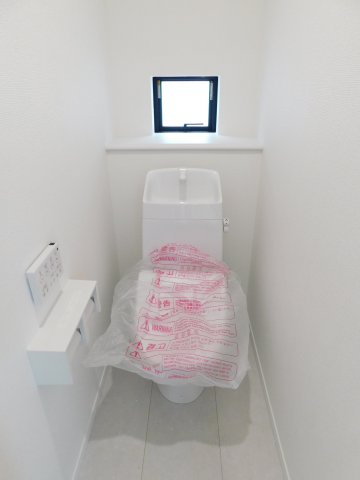 名古屋市南区曽池町２丁目の新築一戸建のトイレ|◇トイレ◇　　トイレ２ヵ所　節水タイプ　リモコンパネル付き