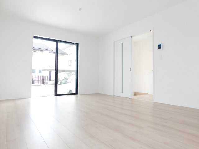 名古屋市南区曽池町２丁目の新築一戸建の居間・リビング|◇リビング◇　　南面で明るいリビング約１６．０帖　南向きで陽当り良好♪