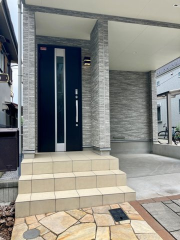 中央戸建のエントランス