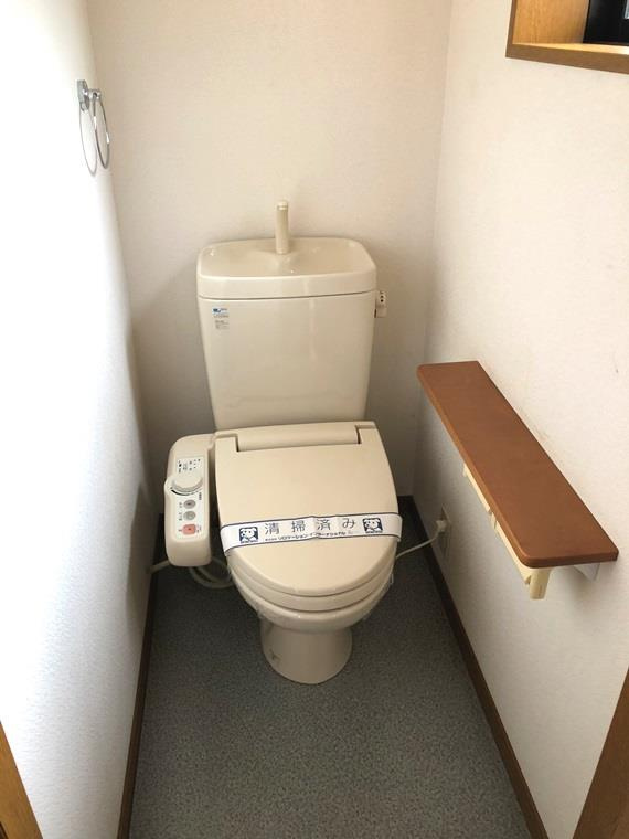 美土里町戸建のトイレ