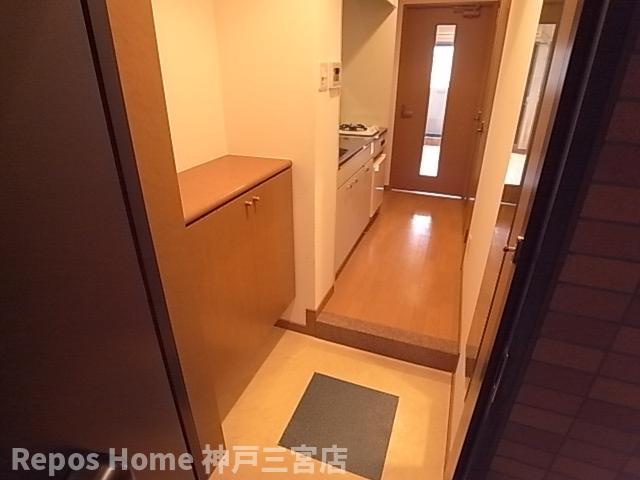 プレサンス新神戸の玄関