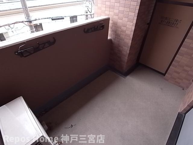プレサンス新神戸のバルコニー