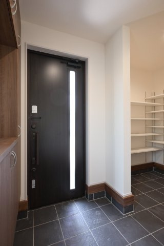 【玄関】 | 大泉第14寄木戸　一建設 | 明るい玄関がお出迎えします♪