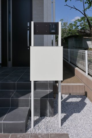 【その他】 | 大泉第14寄木戸　一建設 | TVモニター付きインターホンと一体になったデザイン門柱