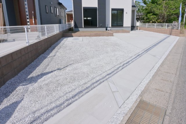 【駐車場】 | 大泉第14寄木戸　一建設 | 並列駐車可能なカースペースです！お客様も遊びに来やすいですね♪