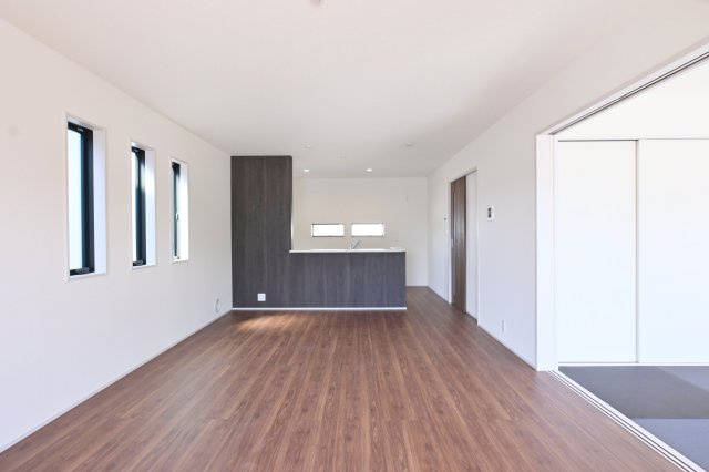 【居間・リビング】 | 大泉第14寄木戸　一建設 | お友達を呼んでホームパーティーもできる広々ダイニングです♪