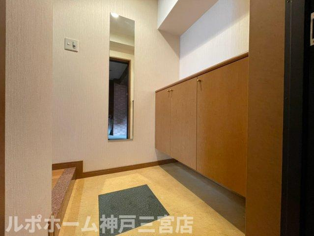 プレサンス新神戸の玄関