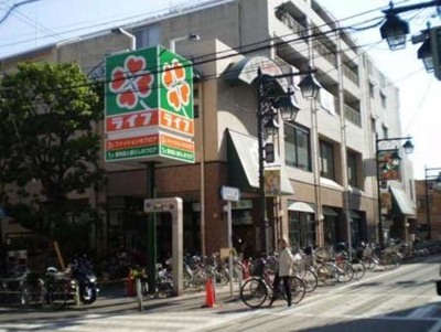 ライフ仲宿店 徒歩9分。 710m