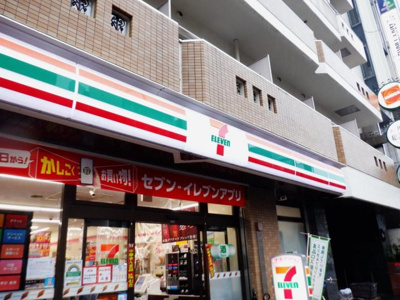 セブンイレブン板橋本町駅東店 徒歩4分。 260m