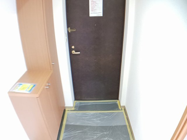 ピースフル三和の玄関